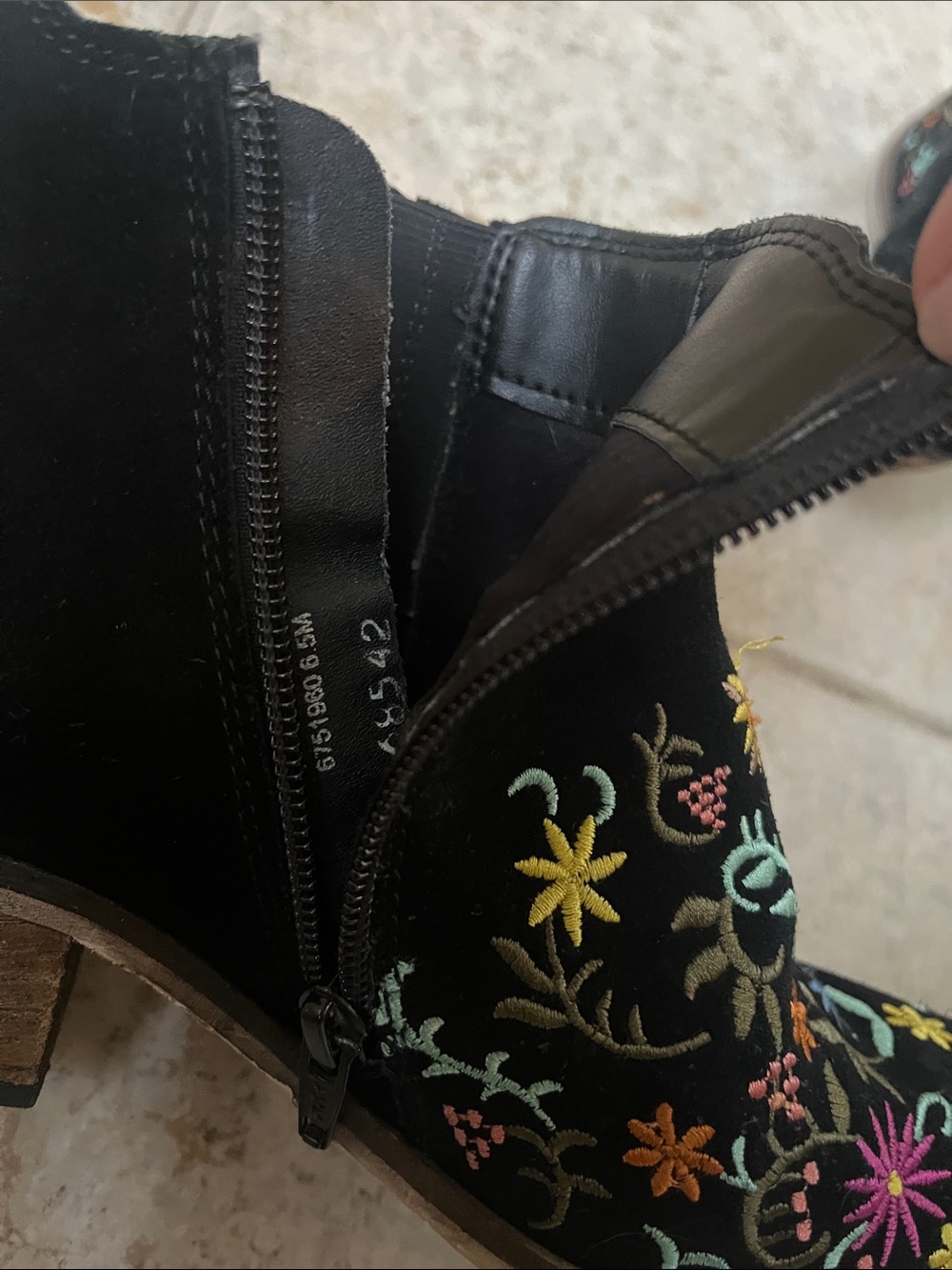 Diba Floral Embroidered Black Suede Ankle Boots Booties Women’s 6.5 - Picture 6 of 8